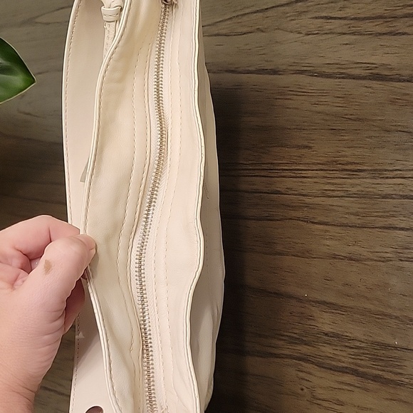 COPY - EUC Coach Zoe cream Shoulder Bag - Picture 15 of 16